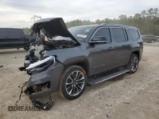 ✅ 2023 Jeep Wagoneer Series III • VIN: 1C4SJUDP0PS512893 • Lot: 79034873. Wystawiony na Copart z przebiegiem Nie podano. Bezpłatny archiwum sprzedaży aukcyjnych z USA i szczegółowy raport historii pojazdu na DreamBid. Zdjęcie 1.