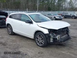 ✅ 2015 Volvo V60 T5 • VIN: YV4612HK7F1001607 • Lot: 41216339. Wystawiony na IAAI z przebiegiem 138 069 mil. Bezpłatny archiwum sprzedaży aukcyjnych z USA i szczegółowy raport historii pojazdu na DreamBid. Zdjęcie 1.