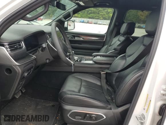 ✅ 2022 Jeep Wagoneer Series I • VIN: 1C4SJUAT8NS228393 • Lot: 71098654. Listed on Copart with 39,524 mi. Free auction sales archive from the USA and detailed vehicle history report at DreamBid. Image 7.