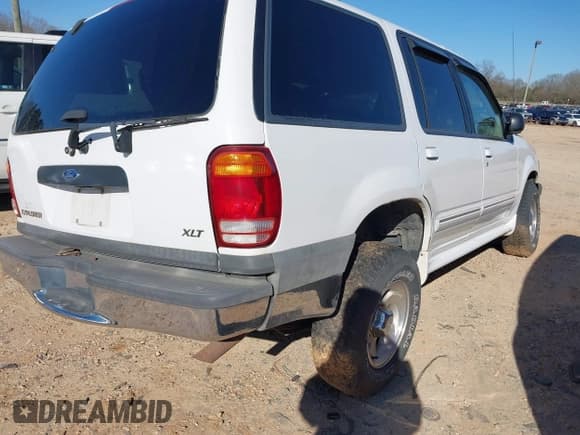 ✅ 2000 Ford Explorer XLT • VIN: 1FMZU73E8YZB69973 • Lot: 38763334. Listed on IAAI with 188,163 mi. Free auction sales archive from the USA and detailed vehicle history report at DreamBid. Image 4.