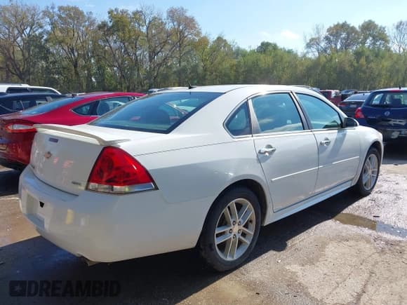 ✅ 2014 Chevrolet Impala LTZ • VIN: 2G1WC5E36E1130886 • Lot: 43533880. Wystawiony na IAAI z przebiegiem 200 445 mil. Bezpłatny archiwum sprzedaży aukcyjnych z USA i szczegółowy raport historii pojazdu na DreamBid. Zdjęcie 4.