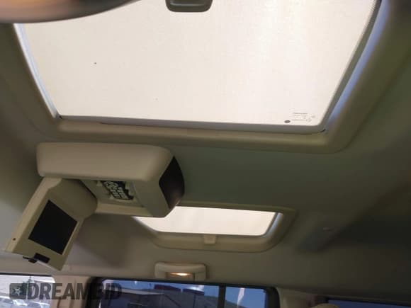 ✅ 2006 Jeep Commander Limited • VIN: 1J8HG58N56C288707 • Lot: 42366711. Listed on IAAI with 132,306 mi. Free auction sales archive from the USA and detailed vehicle history report at DreamBid. Image 13.