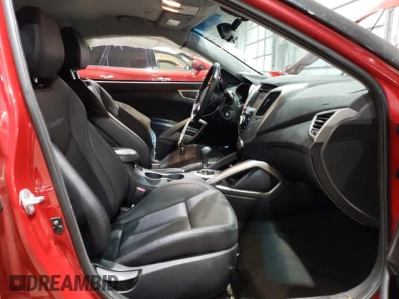 ✅ 2015 Hyundai Veloster • VIN: KMHTC6AD0FU222897 • Lot: 71173704. Wystawiony na Copart z przebiegiem 37 026 mil. Bezpłatny archiwum sprzedaży aukcyjnych z USA i szczegółowy raport historii pojazdu na DreamBid. Zdjęcie 7.