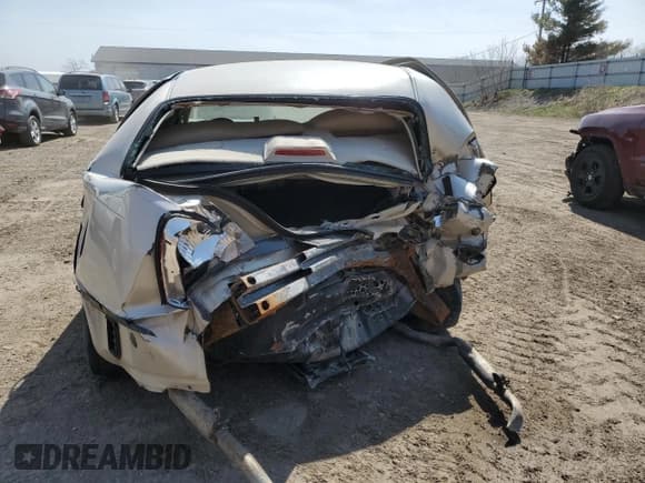 ✅ 1999 Lincoln Town Car Cartier • VIN: 1LNHM83W6XY676840 • Lot: 52985185. Wystawiony na Copart z przebiegiem 140 013 mil. Bezpłatny archiwum sprzedaży aukcyjnych z USA i szczegółowy raport historii pojazdu na DreamBid. Zdjęcie 6.