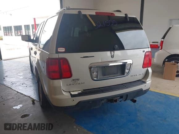 ✅ 2005 Lincoln Navigator Luxury • VIN: 5LMFU27595LJ21555 • Lot: 43090977. Listed on IAAI with 239,988 mi. Free auction sales archive from the USA and detailed vehicle history report at DreamBid. Image 3.