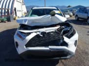 ✅ 2022 Toyota RAV4 Hybrid XLE • VIN: 4T3RWRFV6NU077715 • Lot: 43390505. Wystawiony na IAAI z przebiegiem Nie podano. Bezpłatny archiwum sprzedaży aukcyjnych z USA i szczegółowy raport historii pojazdu na DreamBid. Zdjęcie 12.