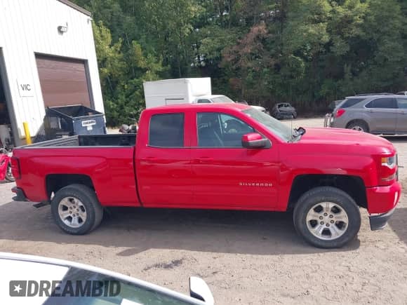 2016 Chevrolet Silverado 1500 LT z VIN 1GCVKREC3GZ268456, wystawiony jako IAAI lot #43202123 z przebiegiem 112 410 mil mil oraz . Historia ofert i sprzedaży dostępna na DreamBid. Obrazek 13.