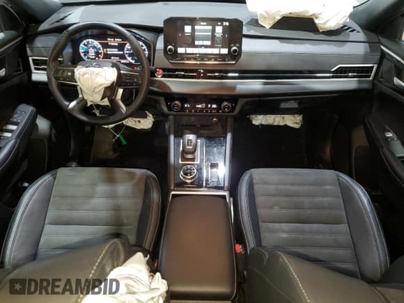 ✅ 2023 Mitsubishi Outlander SE • VIN: JA4J4UA88PZ052710 • Lot: 67643255. Wystawiony na Copart z przebiegiem 26 637 mil. Bezpłatny archiwum sprzedaży aukcyjnych z USA i szczegółowy raport historii pojazdu na DreamBid. Zdjęcie 8.