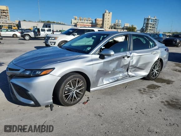 ✅ 2022 Toyota Camry SE • VIN: 4T1G11AK1NU666510 • Lot: 87464695. Wystawiony na Copart z przebiegiem 67 577 mil. Bezpłatny archiwum sprzedaży aukcyjnych z USA i szczegółowy raport historii pojazdu na DreamBid. Zdjęcie 1.