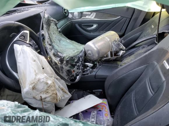 ✅ 2017 Mercedes-Benz E 43 AMG • VIN: WDDZF6EB3HA270001 • Лот: 79715704. Опубликован ранее на Copart с пробегом Не указан. Бесплатный доступ к архиву аукционных продаж из США и подробный отчёт об истории автомобиля на DreamBid. Изображение 7.