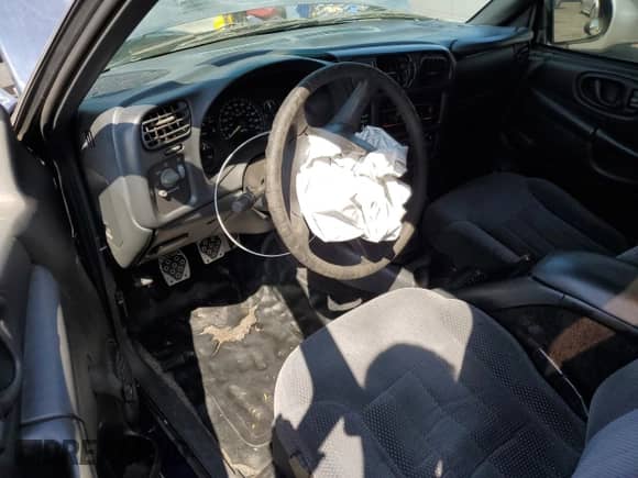 2001 Chevrolet S-10 z VIN 1GCCS14501K166124, wystawiony jako Copart lot #84282665 z przebiegiem 172 996 mil mil oraz Szkoda całkowita • Salvage title. Historia ofert i sprzedaży dostępna na DreamBid. Obrazek 8.