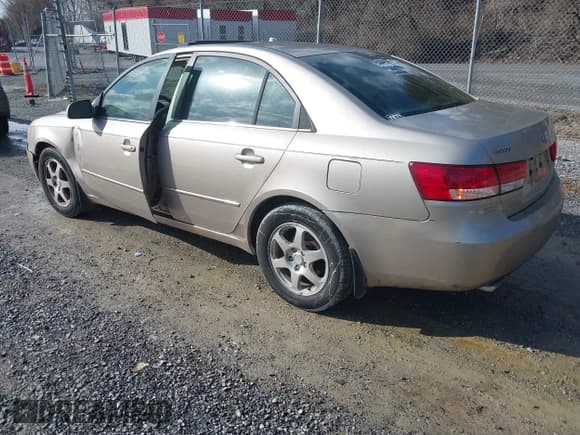✅ 2006 Hyundai Sonata GLS • VIN: 5NPEU46FX6H060523 • Лот: 41518409. Опубликован ранее на IAAI с пробегом 245 523 миль. Бесплатный доступ к архиву аукционных продаж из США и подробный отчёт об истории автомобиля на DreamBid. Изображение 3.