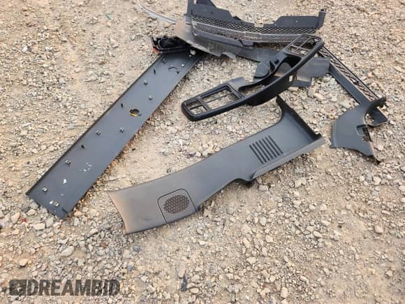 2005 Chevrolet Silverado 1500 Work Truck z VIN 1GCEC14X85Z109979, wystawiony jako Copart lot #71850795 z przebiegiem 129 572 mil mil oraz Szkoda całkowita • Salvage title. Historia ofert i sprzedaży dostępna na DreamBid. Obrazek 12.