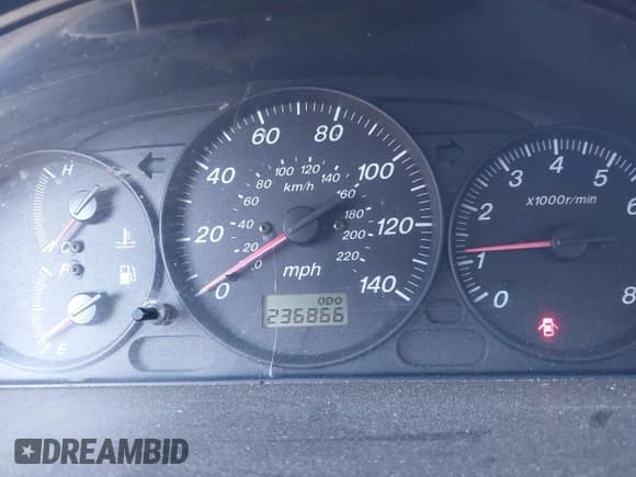 ✅ 2001 Mazda Protege LX • VIN: JM1BJ226910401437 • Lot: 43548017. Wystawiony na IAAI z przebiegiem 236 866 mil. Bezpłatny archiwum sprzedaży aukcyjnych z USA i szczegółowy raport historii pojazdu na DreamBid. Zdjęcie 7.