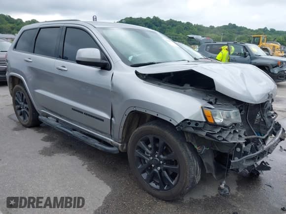 ✅ 2019 Jeep Grand Cherokee Upland • VIN: 1C4RJFAG8KC692741 • Lot: 42868590. Listed on IAAI with 61,333 mi. Free auction sales archive from the USA and detailed vehicle history report at DreamBid. Image 1.