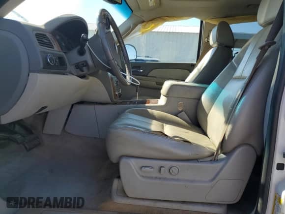 2008 Chevrolet Suburban LTZ с VIN 1GNFC16048R119084, выставлен на аукционе Copart как лот 86702145 с пробегом 250 918 миль миль и Списание • Salvage title. История ставок и продаж доступна на DreamBid. Изображение 7.