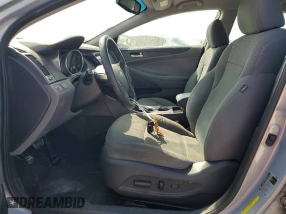 ✅ 2013 Hyundai Sonata GLS • VIN: 5NPEB4AC3DH719915 • Лот: 89551315. Опубликован ранее на Copart с пробегом 131 451 миль. Бесплатный доступ к архиву аукционных продаж из США и подробный отчёт об истории автомобиля на DreamBid. Изображение 7.