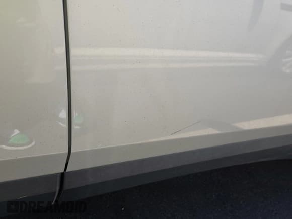 ✅ 2020 Chevrolet Traverse LT Cloth • VIN: 1GNEVGKW8LJ175913 • Lot: 42714270. Wystawiony na IAAI z przebiegiem 135 282 mil. Bezpłatny archiwum sprzedaży aukcyjnych z USA i szczegółowy raport historii pojazdu na DreamBid. Zdjęcie 1.