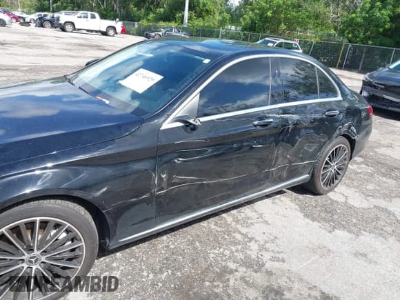 ✅ 2021 Mercedes-Benz C 300 • VIN: W1KWF8DB3MR645770 • Лот: 42746929. Опубликован ранее на IAAI с пробегом 69 611 миль. Бесплатный доступ к архиву аукционных продаж из США и подробный отчёт об истории автомобиля на DreamBid. Изображение 6.
