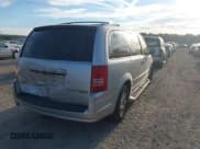 ✅ 2010 Chrysler Town & Country Touring Plus • VIN: 2A4RR8D15AR405688 • Lot: 43183852. Wystawiony na IAAI z przebiegiem 224 880 mil. Bezpłatny archiwum sprzedaży aukcyjnych z USA i szczegółowy raport historii pojazdu na DreamBid. Zdjęcie 4.