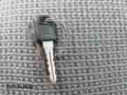 1995 Chevrolet Silverado 1500 z VIN 1GCEK19KXSE149077, wystawiony jako IAAI lot #43593632 z przebiegiem 193 001 mil mil oraz . Historia ofert i sprzedaży dostępna na DreamBid. Obrazek 11.