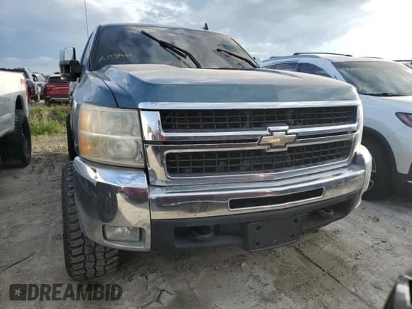 ✅ 2008 Chevrolet Silverado 2500HD 1LT • VIN: 1GCHK29698E127781 • Lot: 75123054. Wystawiony na Copart z przebiegiem Nie podano. Bezpłatny archiwum sprzedaży aukcyjnych z USA i szczegółowy raport historii pojazdu na DreamBid. Zdjęcie 5.