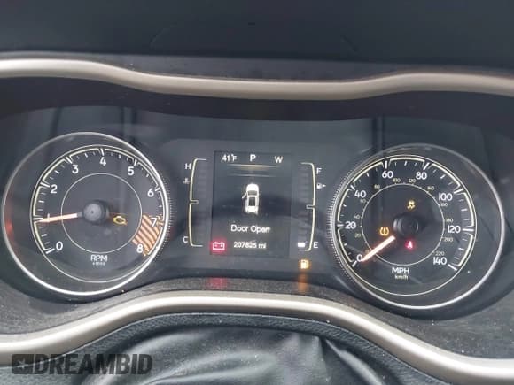 ✅ 2014 Jeep Cherokee Latitude • VIN: 1C4PJLCS5EW321191 • Lot: 43887992. Wystawiony na IAAI z przebiegiem 207 825 mil. Bezpłatny archiwum sprzedaży aukcyjnych z USA i szczegółowy raport historii pojazdu na DreamBid. Zdjęcie 7.