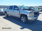 ✅ 2018 Chevrolet Silverado 1500 LT • VIN: 3GCPCREC9JG586160 • Lot: 43568321. Wystawiony na IAAI z przebiegiem 51 386 mil. Bezpłatny archiwum sprzedaży aukcyjnych z USA i szczegółowy raport historii pojazdu na DreamBid. Zdjęcie 1.
