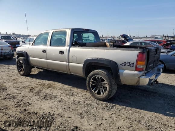 ✅ 2001 Chevrolet Silverado 2500HD • VIN: 1GCHK23161F182203 • Lot: 87349074. Wystawiony na Copart z przebiegiem 223 861 mil. Bezpłatny archiwum sprzedaży aukcyjnych z USA i szczegółowy raport historii pojazdu na DreamBid. Zdjęcie 2.