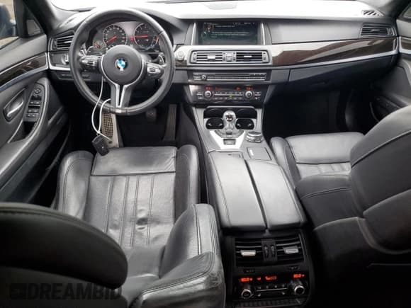 ✅ 2014 BMW M5 • VIN: WBSFV9C52ED593120 • Lot: 64427394. Wystawiony na Copart z przebiegiem 80 546 mil. Bezpłatny archiwum sprzedaży aukcyjnych z USA i szczegółowy raport historii pojazdu na DreamBid. Zdjęcie 8.