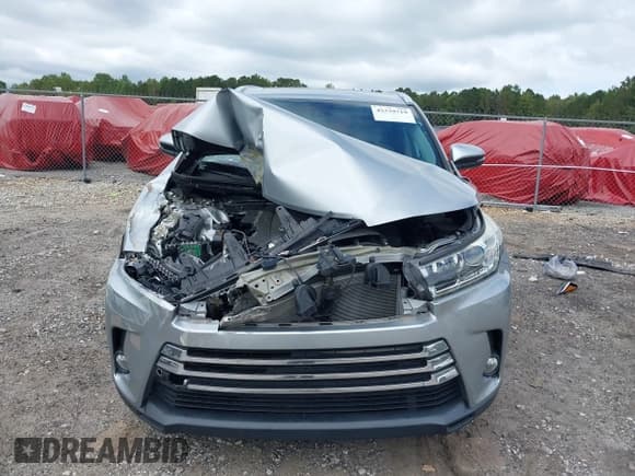 ✅ 2018 Toyota Highlander Limited Platinum • VIN: 5TDYZRFH3JS283082 • Lot: 43339719. Wystawiony na IAAI z przebiegiem 48 268 mil. Bezpłatny archiwum sprzedaży aukcyjnych z USA i szczegółowy raport historii pojazdu na DreamBid. Zdjęcie 13.