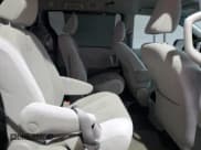 ✅ 2011 Toyota Sienna LE • VIN: 5TDJK3DC4BS022796 • Lot: 83774605. Wystawiony na Copart z przebiegiem 169 706 mil. Bezpłatny archiwum sprzedaży aukcyjnych z USA i szczegółowy raport historii pojazdu na DreamBid. Zdjęcie 11.