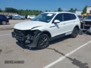 ✅ 2022 Volkswagen Tiguan SE • VIN: 3VV2B7AX2NM096940 • Lot: 42850064. Wystawiony na IAAI z przebiegiem 52 304 mil. Bezpłatny archiwum sprzedaży aukcyjnych z USA i szczegółowy raport historii pojazdu na DreamBid. Zdjęcie 2.