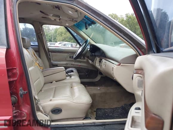 ✅ 1998 Oldsmobile Regency • VIN: 1G3HC52K1W4853630 • Lot: 43298951. Wystawiony na IAAI z przebiegiem 218 826 mil. Bezpłatny archiwum sprzedaży aukcyjnych z USA i szczegółowy raport historii pojazdu na DreamBid. Zdjęcie 5.