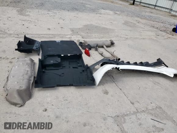 ✅ 2022 Mercedes-Benz GLC 43 AMG • VIN: W1N0G6EB2NV371561 • Lot: 64830605. Wystawiony na Copart z przebiegiem 56 698 mil. Bezpłatny archiwum sprzedaży aukcyjnych z USA i szczegółowy raport historii pojazdu na DreamBid. Zdjęcie 13.