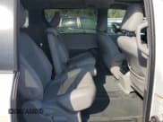 ✅ 2019 Toyota Sienna Limited • VIN: 5TDYZ3DC2KS977445 • Lot: 93521265. Wystawiony na Copart z przebiegiem 104 377 mil. Bezpłatny archiwum sprzedaży aukcyjnych z USA i szczegółowy raport historii pojazdu na DreamBid. Zdjęcie 11.