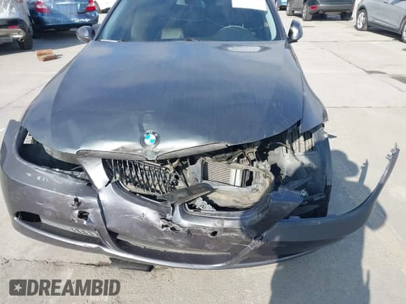 ✅ 2006 BMW 3 Series 325i • VIN: WBAVB13556PT06427 • Лот: 43778110. Опубликован ранее на IAAI с пробегом 231 356 миль. Бесплатный доступ к архиву аукционных продаж из США и подробный отчёт об истории автомобиля на DreamBid. Изображение 6.