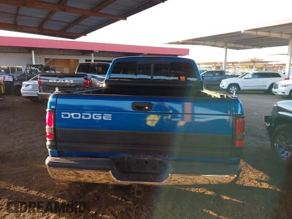 ✅ 1998 Dodge 1500 • VIN: 1B7HC13Z4WJ172187 • Lot: 43825274. Wystawiony na IAAI z przebiegiem 184 337 mil. Bezpłatny archiwum sprzedaży aukcyjnych z USA i szczegółowy raport historii pojazdu na DreamBid. Zdjęcie 16.