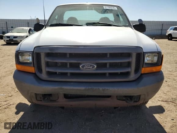 ✅ 2000 Ford F-250 • VIN: 1FDNF20S3YEB06759 • Lot: 61786235. Wystawiony na Copart z przebiegiem 570 325 mil. Bezpłatny archiwum sprzedaży aukcyjnych z USA i szczegółowy raport historii pojazdu na DreamBid. Zdjęcie 5.