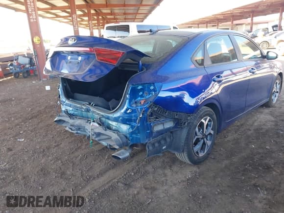 ✅ 2021 Kia Forte LXS • VIN: 3KPF24AD4ME304832 • Lot: 43526030. Wystawiony na IAAI z przebiegiem 112 077 mil. Bezpłatny archiwum sprzedaży aukcyjnych z USA i szczegółowy raport historii pojazdu na DreamBid. Zdjęcie 6.