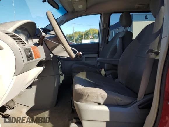 ✅ 2009 Chrysler Town & Country LX • VIN: 2A8HR44E79R561233 • Lot: 90705535. Wystawiony na Copart z przebiegiem 244 257 mil. Bezpłatny archiwum sprzedaży aukcyjnych z USA i szczegółowy raport historii pojazdu na DreamBid. Zdjęcie 7.