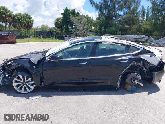 ✅ 2020 Tesla Model 3 Long Range • VIN: 5YJ3E1EB1LF790865 • Lot: 29341588. Wystawiony na IAAI z przebiegiem 2 082 mil. Bezpłatny archiwum sprzedaży aukcyjnych z USA i szczegółowy raport historii pojazdu na DreamBid. Zdjęcie 13.