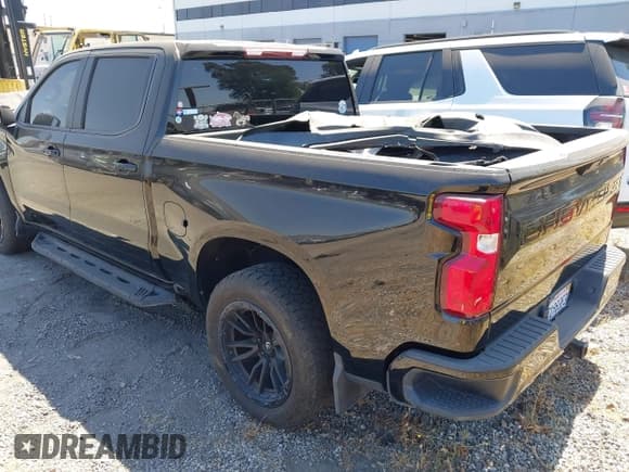 ✅ 2021 Chevrolet Silverado 1500 RST • VIN: 1GCUYEET8MZ311526 • Lot: 42367715. Wystawiony na IAAI z przebiegiem 65 638 mil. Bezpłatny archiwum sprzedaży aukcyjnych z USA i szczegółowy raport historii pojazdu na DreamBid. Zdjęcie 3.