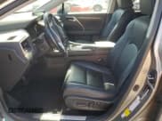 ✅ 2020 Lexus RX 350 • VIN: 2T2AZMAA4LC160218 • Lot: 66737875. Wystawiony na Copart z przebiegiem 48 705 mil. Bezpłatny archiwum sprzedaży aukcyjnych z USA i szczegółowy raport historii pojazdu na DreamBid. Zdjęcie 7.