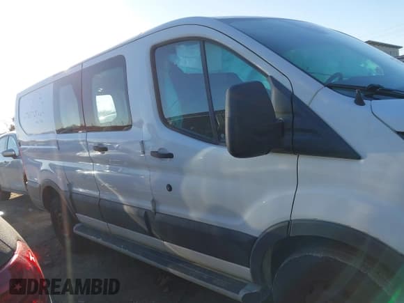 ✅ 2018 Ford Transit • VIN: 1FTYR1ZM6JKA89034 • Lot: 41727541. Wystawiony na IAAI z przebiegiem 219 080 mil. Bezpłatny archiwum sprzedaży aukcyjnych z USA i szczegółowy raport historii pojazdu na DreamBid. Zdjęcie 13.