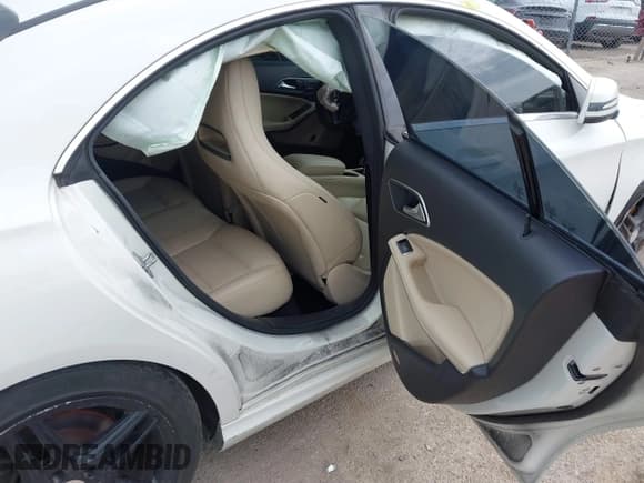 ✅ 2014 Mercedes-Benz CLA 250 • VIN: WDDSJ4EB3EN038278 • Lot: 41878720. Listed on IAAI with 255,804 mi. Free auction sales archive from the USA and detailed vehicle history report at DreamBid. Image 8.