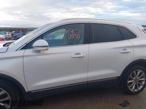 ✅ 2017 Lincoln MKC Select • VIN: 5LMCJ2D91HUL69722 • Лот: 43494196. Опубликован ранее на IAAI с пробегом 103 919 миль. Бесплатный доступ к архиву аукционных продаж из США и подробный отчёт об истории автомобиля на DreamBid. Изображение 14.