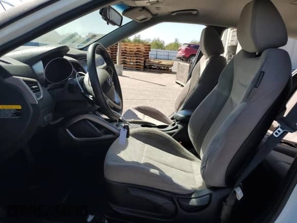 2014 Hyundai Veloster с VIN KMHTC6AD1EU215147, выставлен на аукционе Copart как лот 73018944 с пробегом 108 433 миль миль и Списание • Salvage title. История ставок и продаж доступна на DreamBid. Изображение 7.