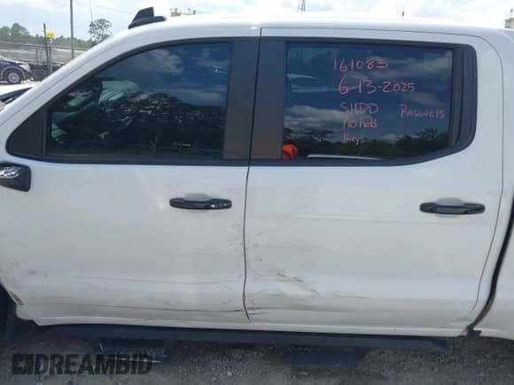 2021 Chevrolet Silverado 1500 LT Trail Boss z VIN 1GCPYFED4MZ453500, wystawiony jako IAAI lot #42766389 z przebiegiem 99 581 mil mil oraz . Historia ofert i sprzedaży dostępna na DreamBid. Obrazek 14.