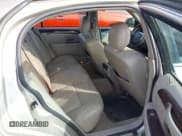 ✅ 2009 Lincoln Town Car Signature Limited • VIN: 2LNHM82V39X619538 • Lot: 43689688. Listed on IAAI with 196,708 mi. Free auction sales archive from the USA and detailed vehicle history report at DreamBid. Image 8.